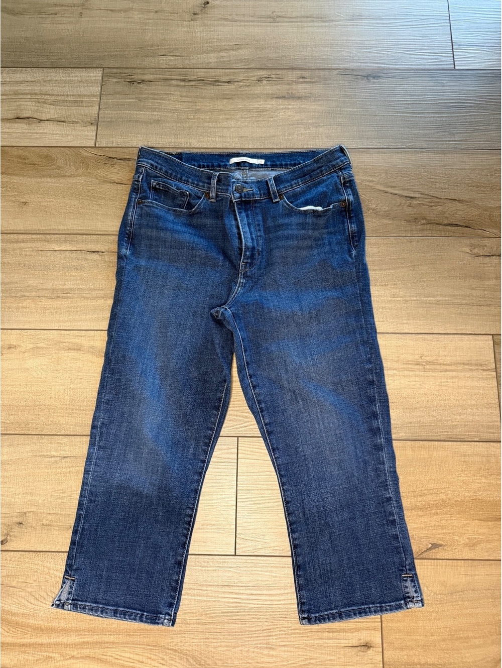 Levi’s Classic Capri Jeans Women’s 12 Dark Wash Cropped Stretch Denim